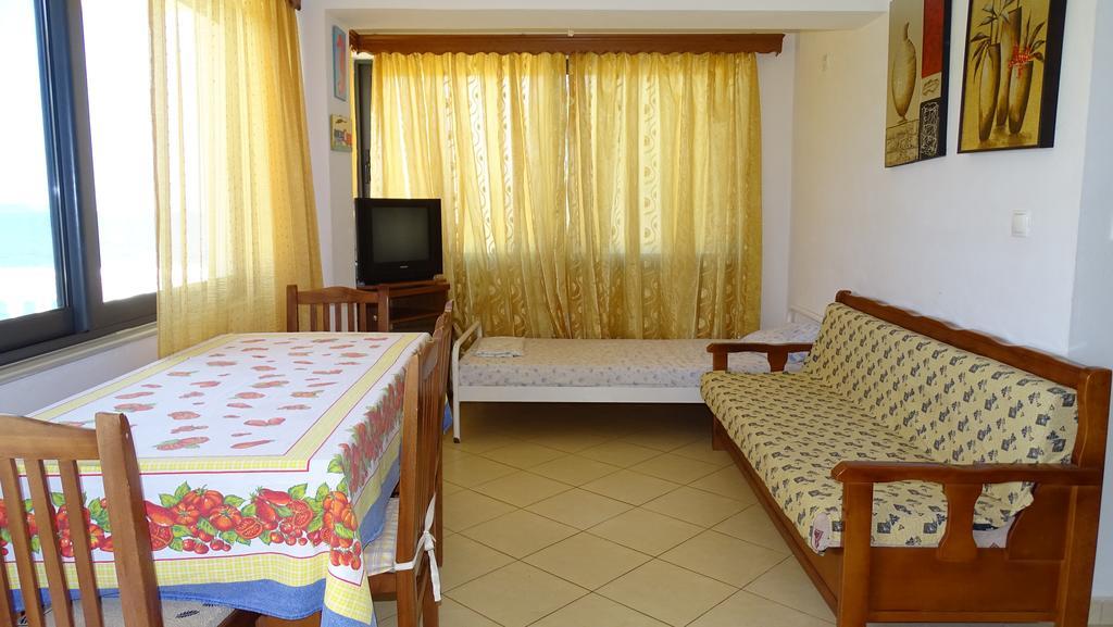 Petro'S Apartments Ksamil Extérieur photo