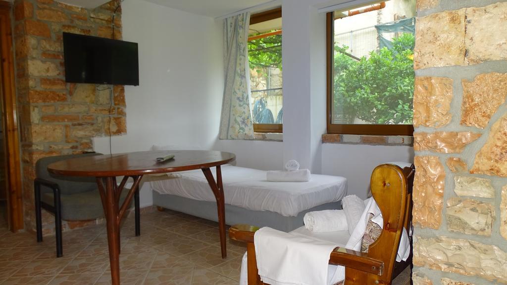 Petro'S Apartments Ksamil Extérieur photo